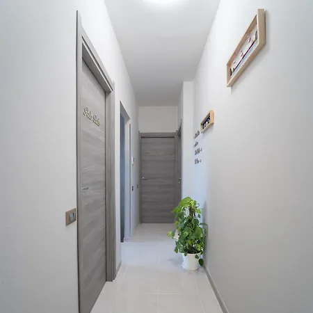 Via Del Mare